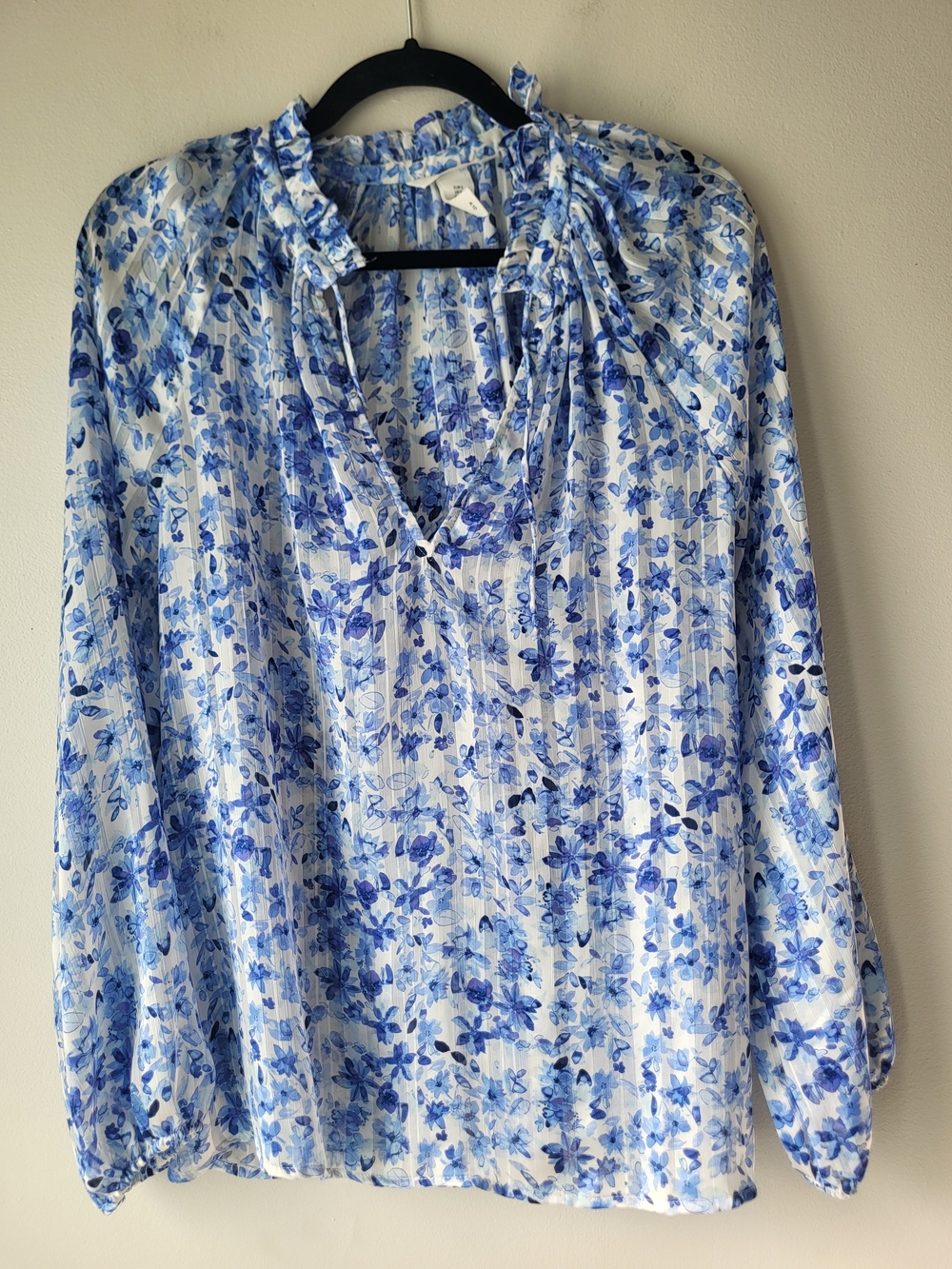 H&M Blue and White Floral Tie-Neck Flowy Lightweight Pleated Feminine Blouse